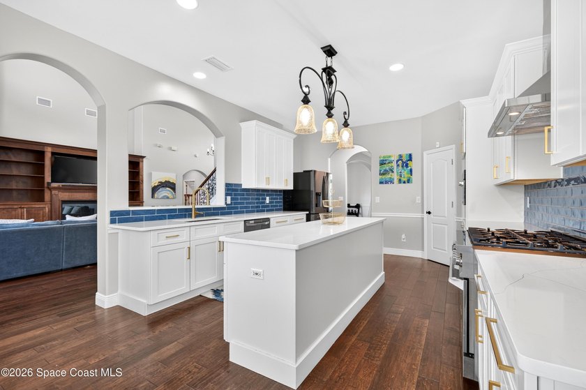 You just found your new home!! This Executive Style 5 bedroom, 3 - photo 22
