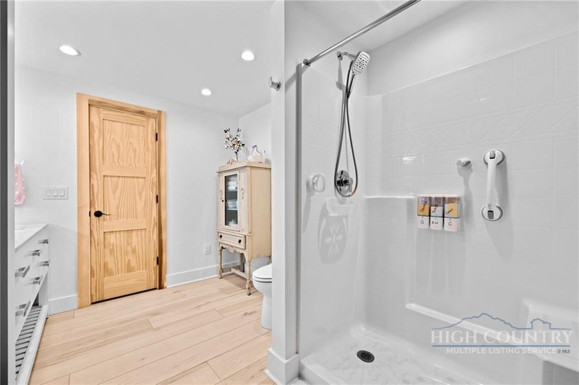 Welcome to 123 Cora's Path, a beautifully designed mountain - photo 24
