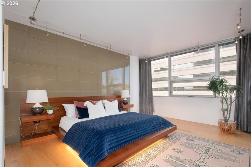 A time of great opportunity for condo buyers. Totally renovated - photo 25
