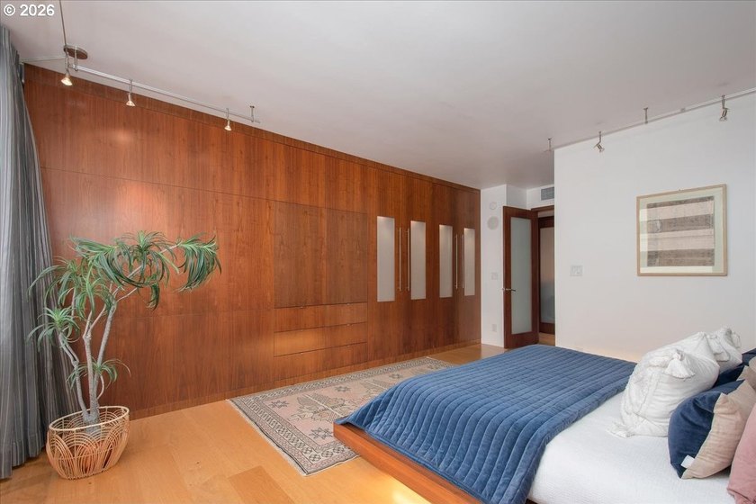A time of great opportunity for condo buyers. Totally renovated - photo 26