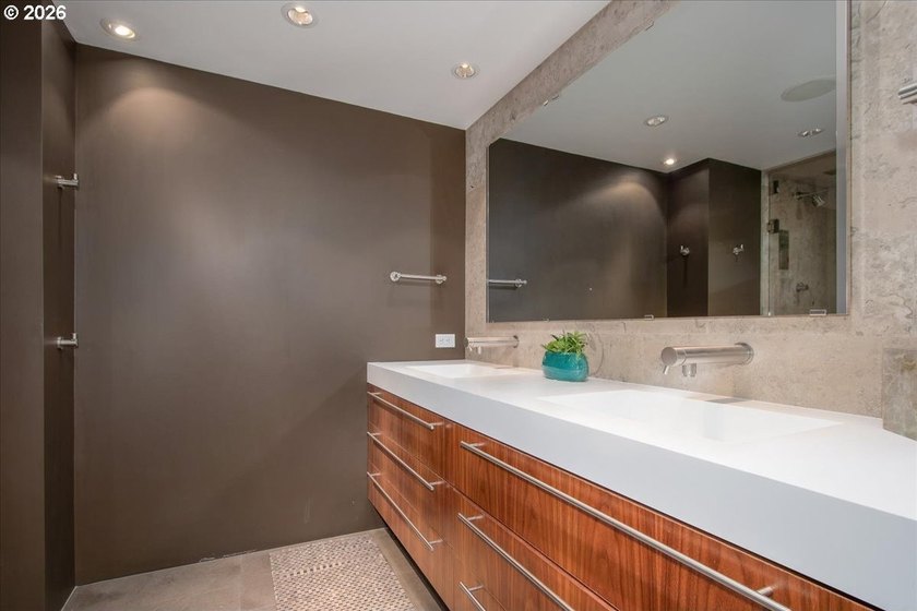 A time of great opportunity for condo buyers. Totally renovated - photo 27