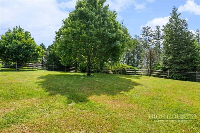 Welcome to 123 Cora's Path, a beautifully designed mountain - photo 28