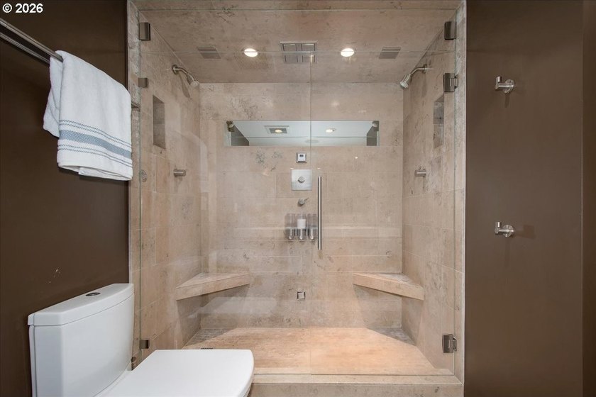 A time of great opportunity for condo buyers. Totally renovated - photo 28
