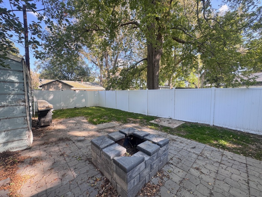 Updated two-level home with awesome indoor-outdoor flow! SOLD - photo 14