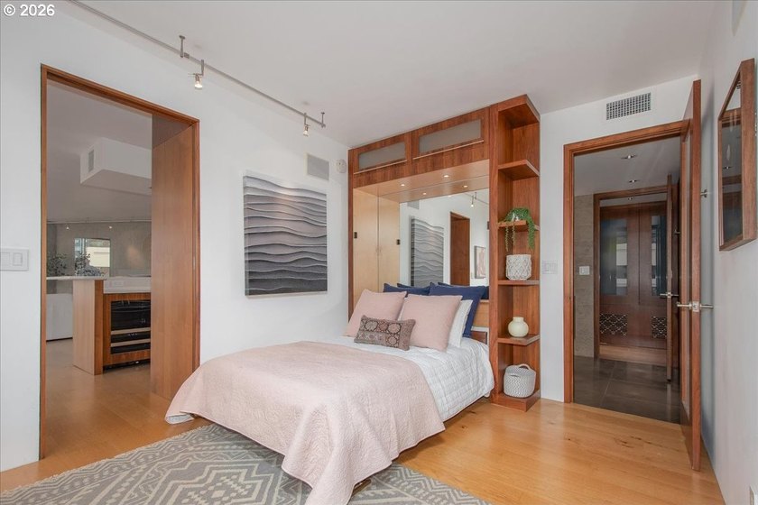 A time of great opportunity for condo buyers. Totally renovated - photo 30