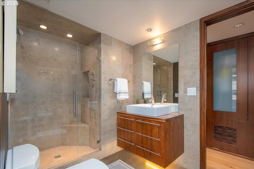 A time of great opportunity for condo buyers. Totally renovated - photo 33