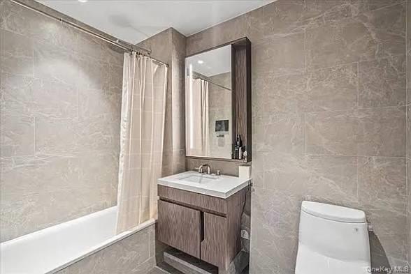 This is a one bedroom one bath condo in well kept condition - photo 4