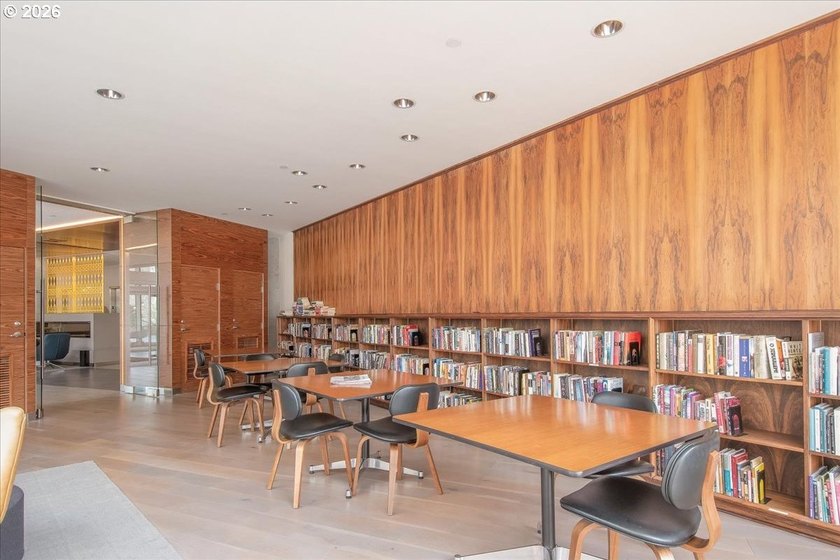 A time of great opportunity for condo buyers. Totally renovated - photo 38
