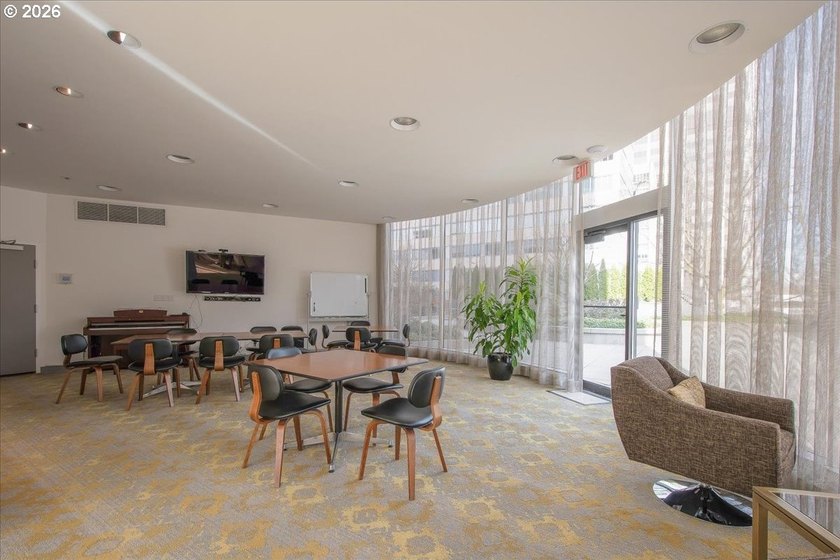 A time of great opportunity for condo buyers. Totally renovated - photo 39