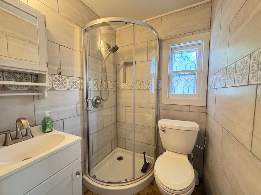 Updated two-level home with awesome indoor-outdoor flow! SOLD - photo 8