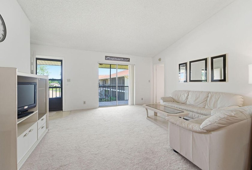 Welcome to Chasewood North in the heart of Jupiter! This - photo 5