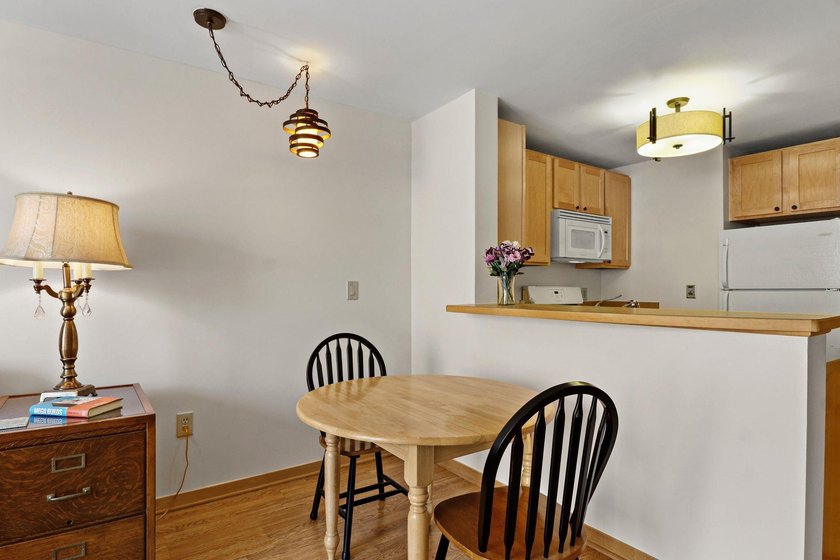 Experience urban living at Metropolitan Place! This sought-after - photo 8