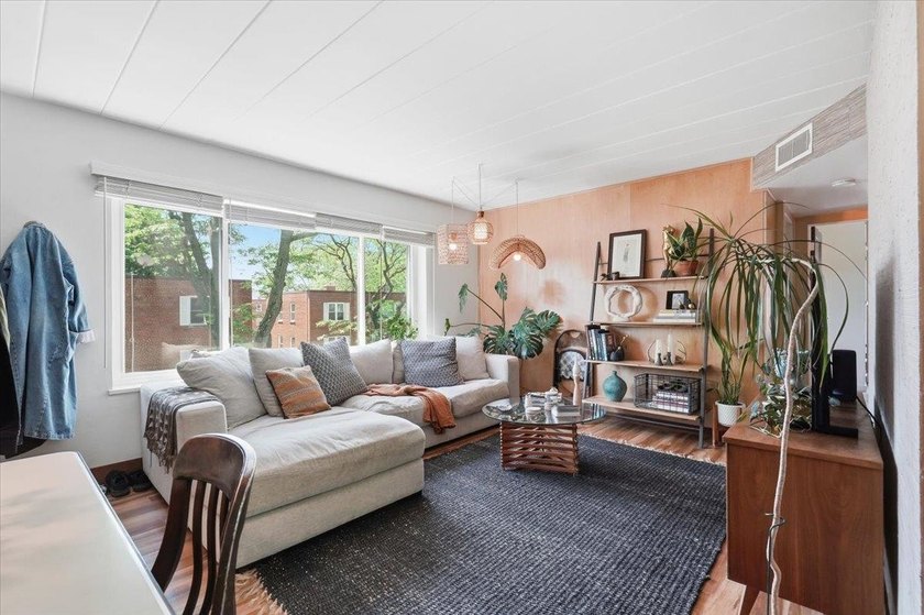 Stylish condo within walking distance to Lake Mendota. This - photo 2