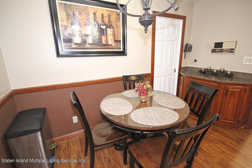 AMAZING OPPORTUNITY TO OWN THIS STUNNNING HOME! Step into this - photo 12