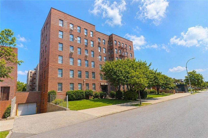 Spacious 1-bedroom, 1-bath co-op offering approximately 800 sq - photo 22