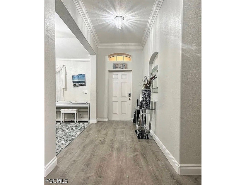 Welcome to this beautiful custom home city water &amp; sewer/in the - photo 2