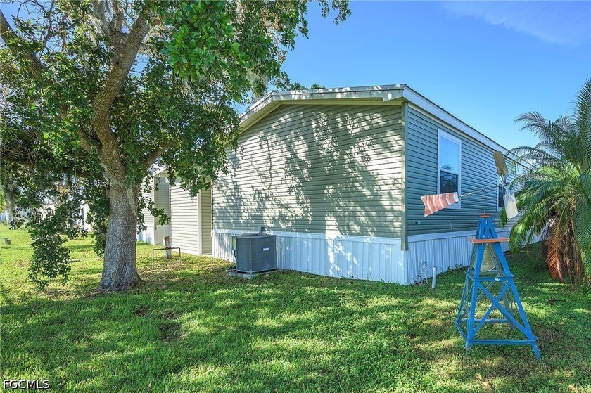 Welcome to this spacious 3-bedroom, 2-bath manufactured home - photo 25