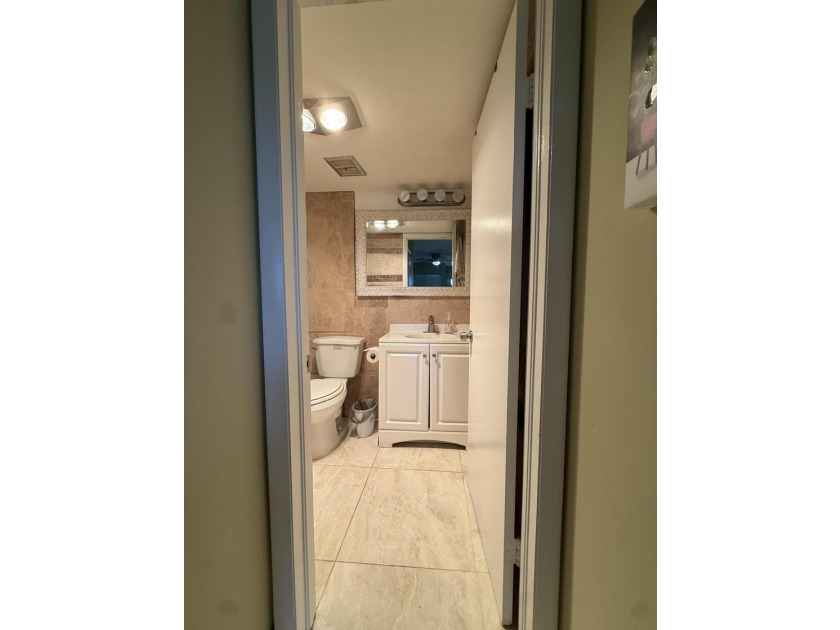 Ground Floor, 2 Bed | 2 Bath, Updated Kitchen, Updated Bathrooms - photo 25