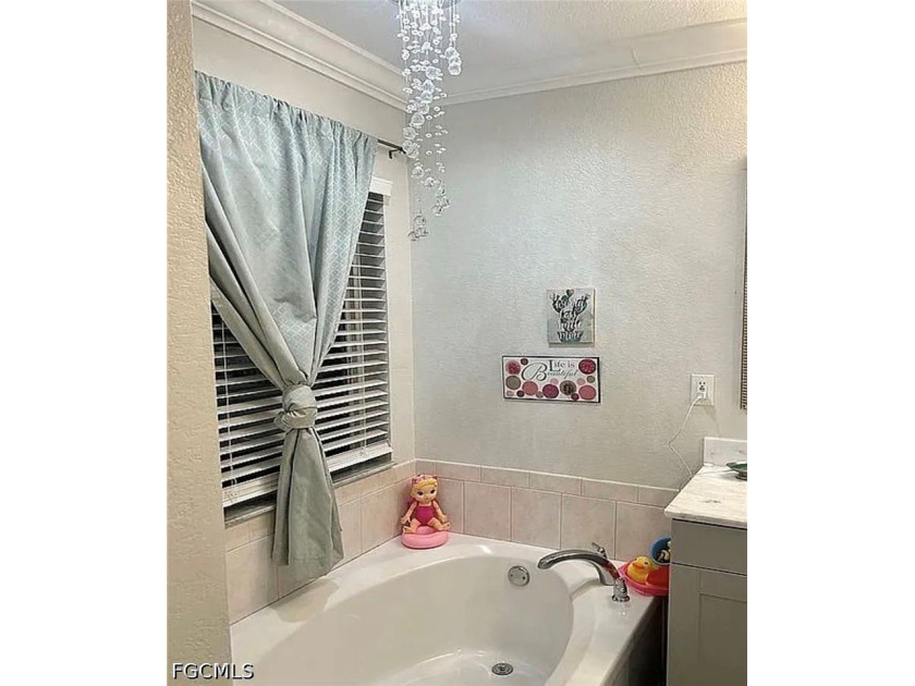 Welcome to this beautiful custom home city water &amp; sewer/in the - photo 6