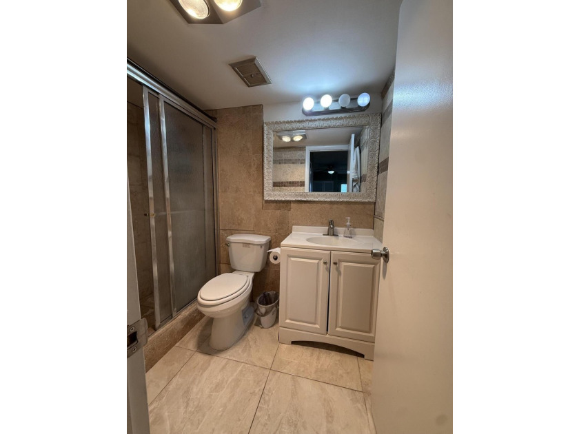 Ground Floor, 2 Bed | 2 Bath, Updated Kitchen, Updated Bathrooms - photo 26