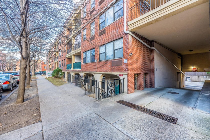Welcome to this bright and beautifully maintained residence in - photo 2