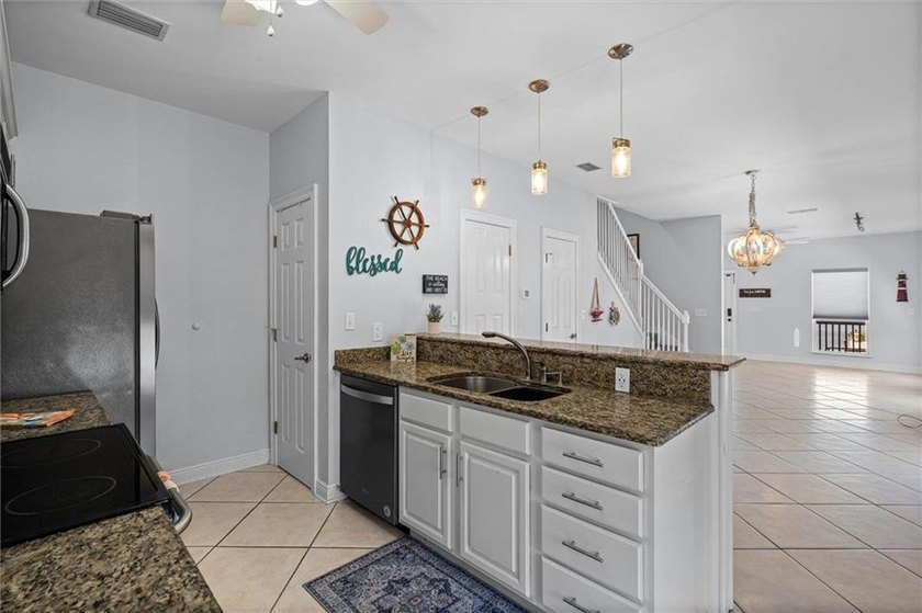 Whether you're searching for a full-time residence or the - photo 11
