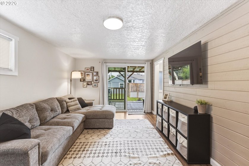 Immaculate, move-in ready cream-puff home that's been lovingly - photo 17