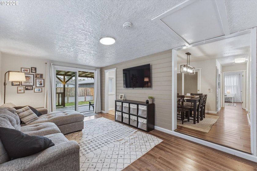 Immaculate, move-in ready cream-puff home that's been lovingly - photo 18