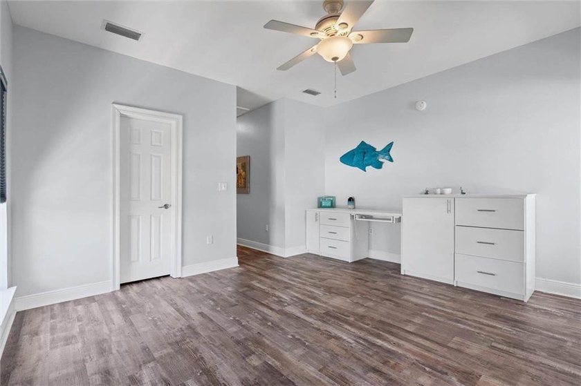 Whether you're searching for a full-time residence or the - photo 20