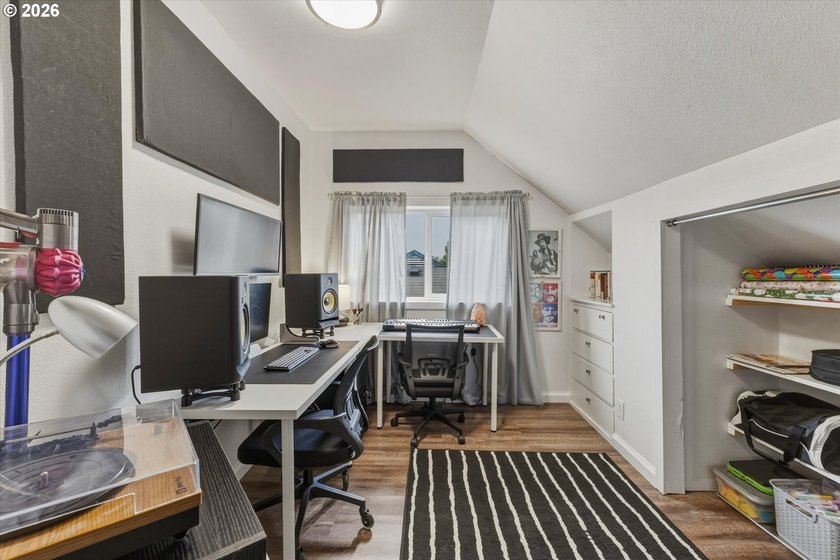 Immaculate, move-in ready cream-puff home that's been lovingly - photo 27