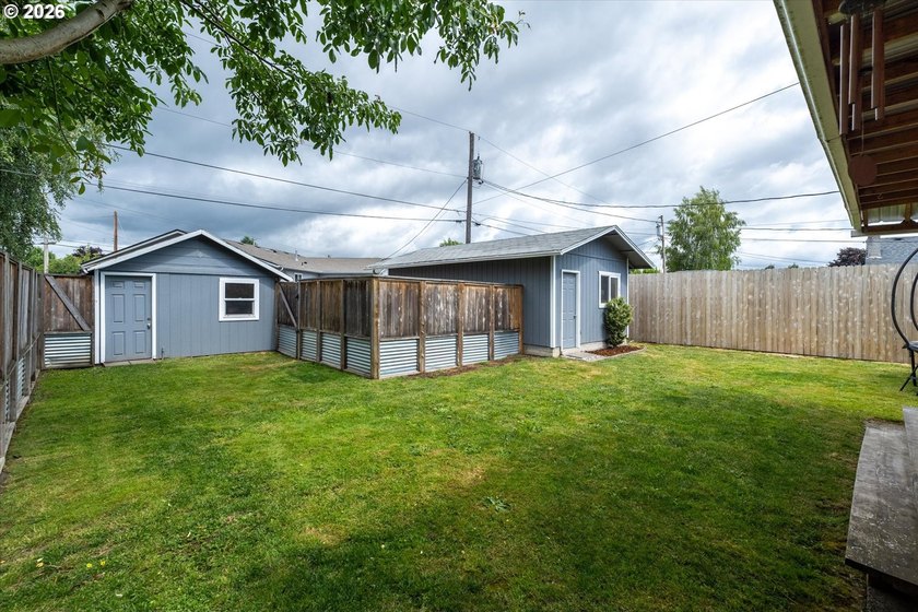 Immaculate, move-in ready cream-puff home that's been lovingly - photo 39