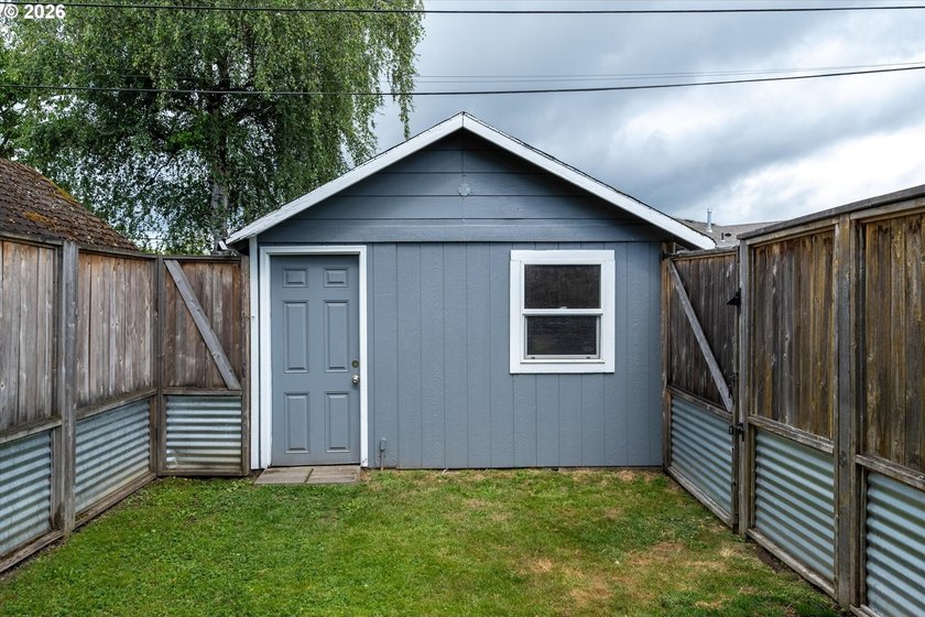 Immaculate, move-in ready cream-puff home that's been lovingly - photo 40