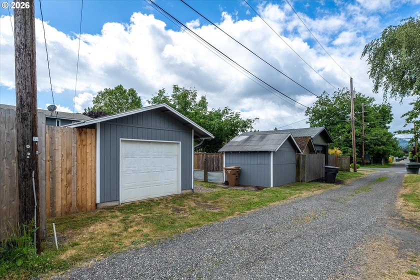 Immaculate, move-in ready cream-puff home that's been lovingly - photo 46