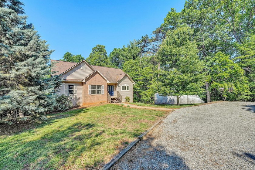 Enjoy access to SML at 400 Harbor Landing Dr.! Whether you're - photo 2