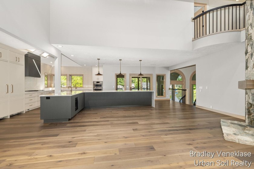 Experience one of the Thornapple River's finest luxury estates - photo 4
