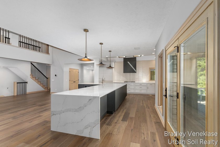 Experience one of the Thornapple River's finest luxury estates - photo 6