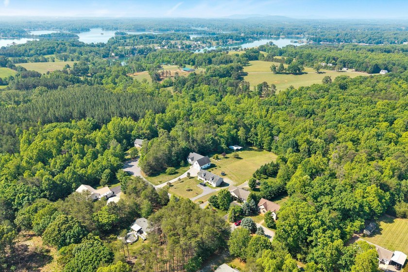 Enjoy access to SML at 400 Harbor Landing Dr.! Whether you're - photo 6