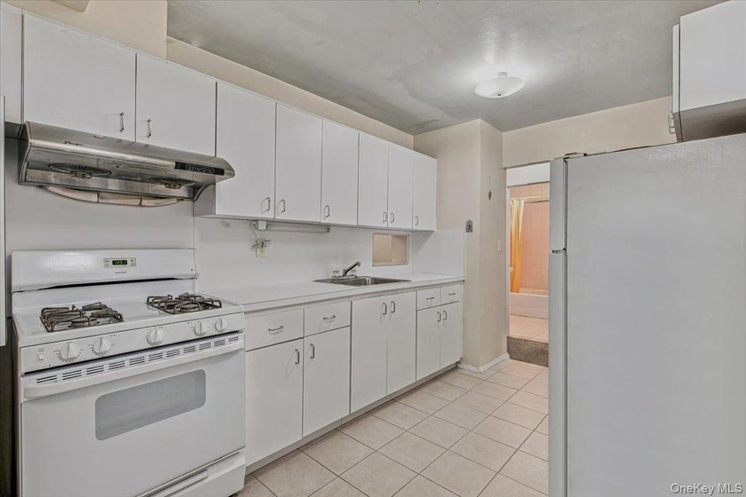 Discover comfortable and convenient living in this - photo 8