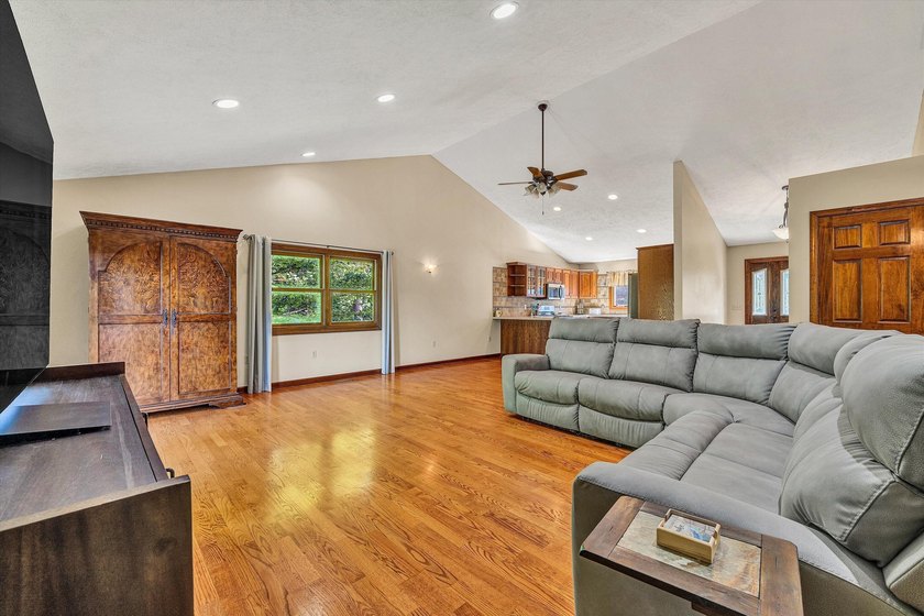 Enjoy access to SML at 400 Harbor Landing Dr.! Whether you're - photo 9