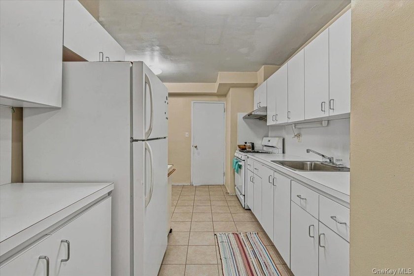 Discover comfortable and convenient living in this - photo 9