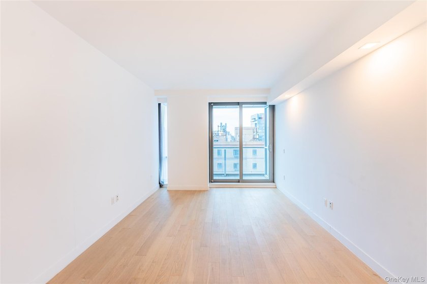 Luxury 2-bedroom, 2-bath residence in the heart of Flushing - photo 6