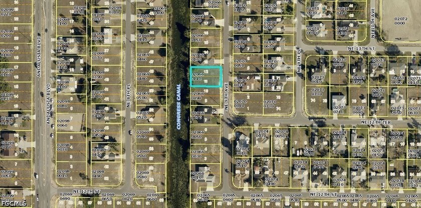 Nice western rear exposure canal lot in area of new homes. New - photo 2