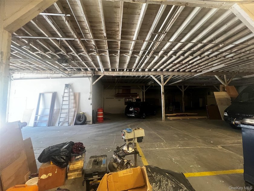 16,119 SF industrial warehouse in prime Greenpoint, Brooklyn - photo 3