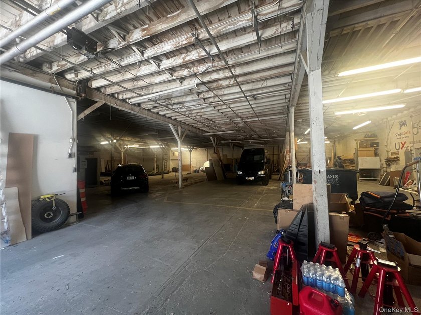 16,119 SF industrial warehouse in prime Greenpoint, Brooklyn - photo 4