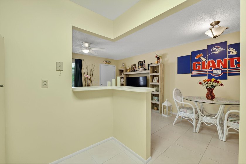 Welcome to this bright and Beautiful Maintained, Fully Furnished - photo 6