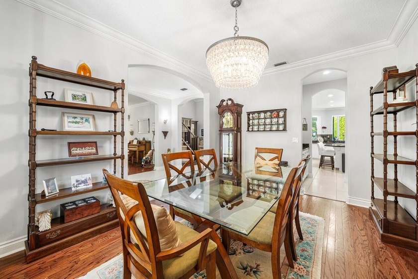 Quality Permeates this Gorgeous Estate, versatile 3-way split - photo 4