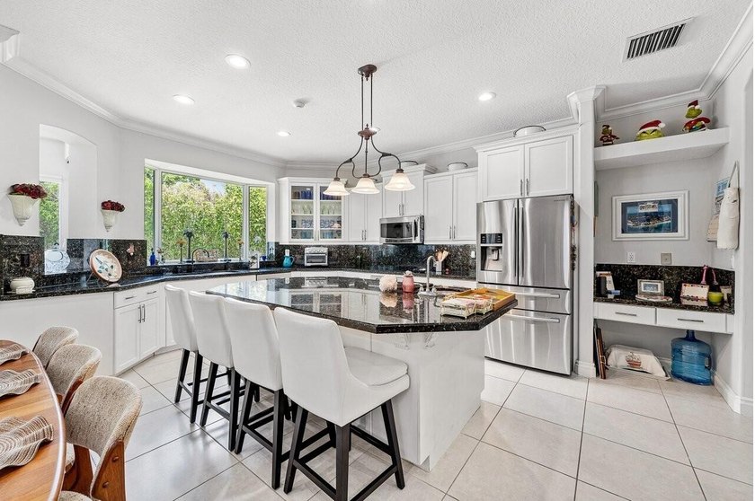Quality Permeates this Gorgeous Estate, versatile 3-way split - photo 6
