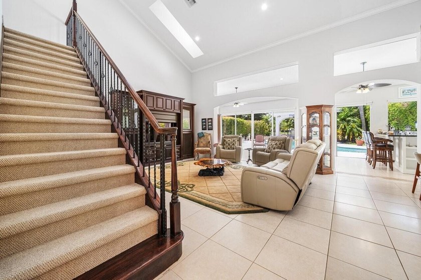 Quality Permeates this Gorgeous Estate, versatile 3-way split - photo 8