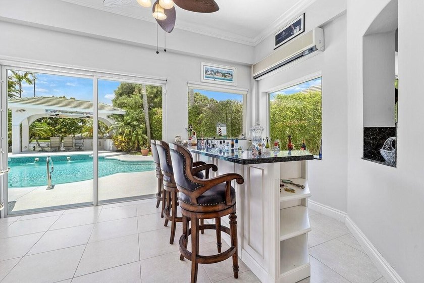Quality Permeates this Gorgeous Estate, versatile 3-way split - photo 10