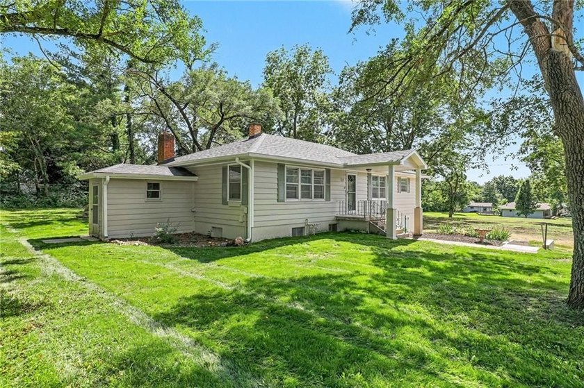 Completely renovated and move-in ready, this charming raised - photo 4